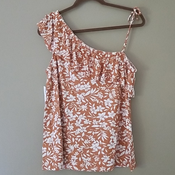 ๐ฅณ 5/$25! NWT! OLD NAVY Rust and White Floral Top - Picture 2 of 5